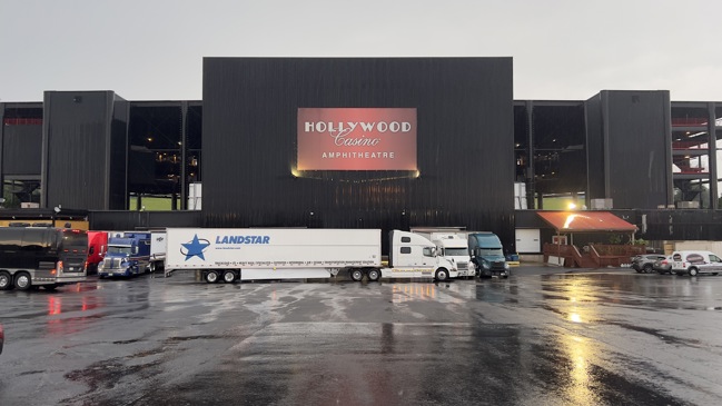 Tour freight - Landstar BCO in front of venue